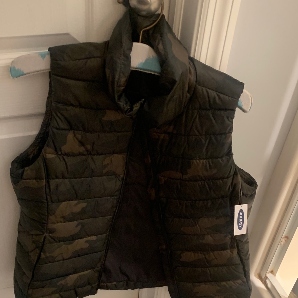 Old Navy Camouflage Puffer Vest
